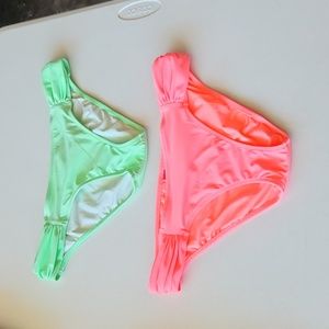 Bundle VS Bikini Bottoms